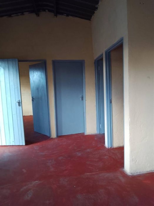 For Sale: House in Polokwane Ext 76, 2 beds, 1 bath, great investment potential.