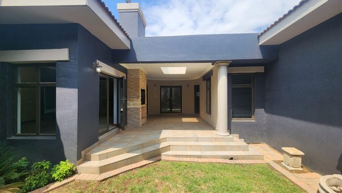 For Sale: Helderwyk House with 5 Bedrooms, Flatlet, Double Garage, 24/7 Security.