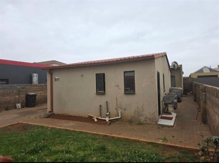 3 Bedroom House in Protea Glen For Sale with rental potential and garage.