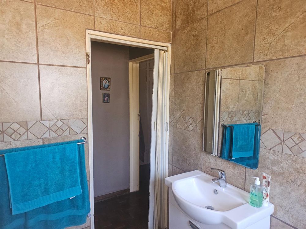 Modern tiled bathroom