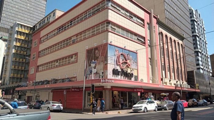 Office to Rent in Johannesburg Central: 89sqm, kitchen, bathrooms, near public transport.