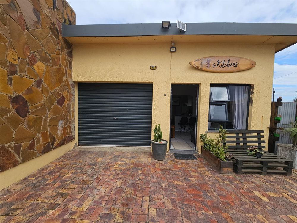 Garage and bedroom 3