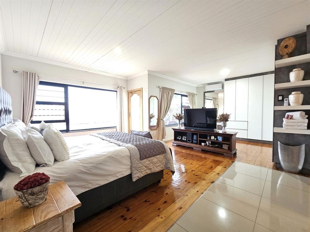 Bedroom 1 Main Bedroom