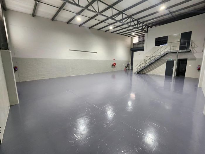 House To Rent in Briardene: 300 sqm, secure complex, multiple parking, office spaces.