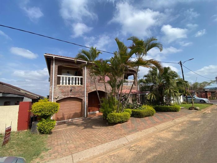 For Sale: Spacious 5-bedroom house in Hillsview with office, garage, and veranda.