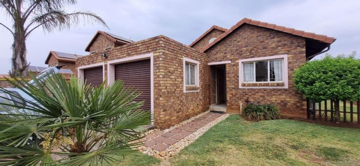 2-Bedroom House For Sale in Brentwood Park AH with Private Yard and Solar Features.