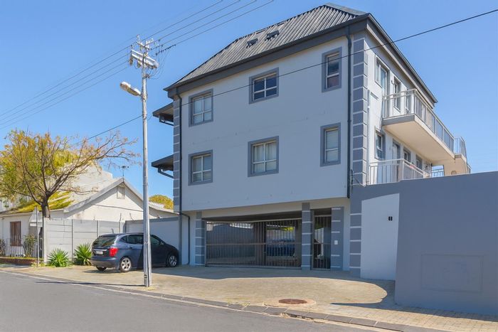 Wynberg Apartment For Sale: 2 beds, private outdoor area, secure parking, close to amenities.