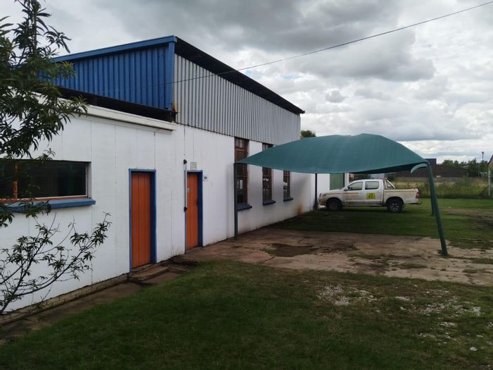 For Sale: Versatile warehouse in Erasmus with office space and ample parking.