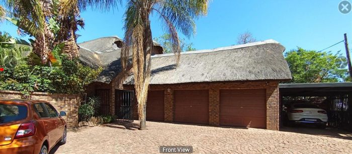 House for Sale in Moreleta Park: 6 Bedrooms, Pool, Garden, Staff Quarters.