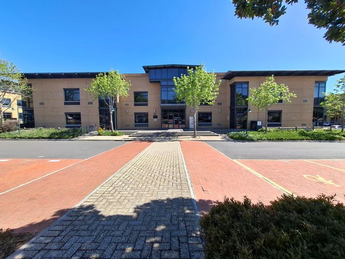 Commercial office space to rent in Plattekloof with 24-hour security and parking.