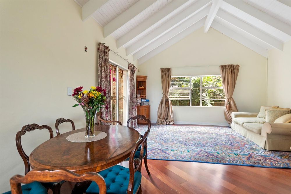 Open plan lounge/dining