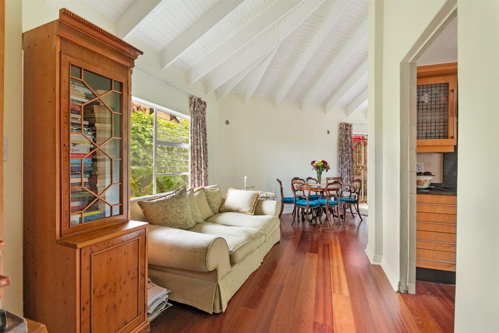 Open plan lounge/ dining