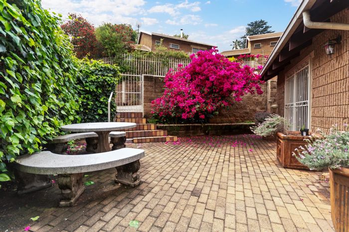 For Sale: 3-Bedroom Townhouse in Florida Hills with private garden and studio flat.