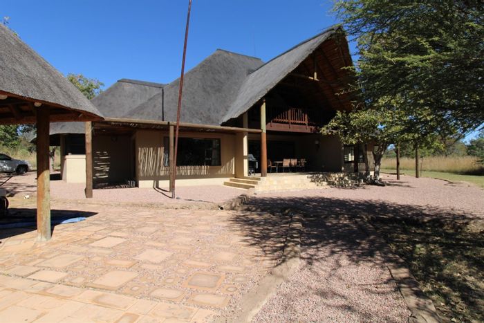 House For Sale in Zebula Golf Estate: 4 Bedrooms, Pool, Boma, Golf Access.