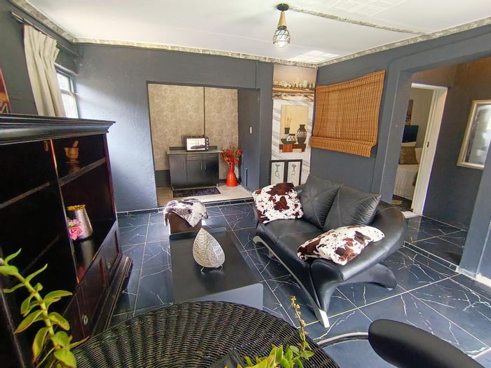 Furnished cottage for rent in Silver Lakes, includes garden and secure parking.