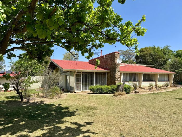 House For Sale in Volksrust Central: 4 Bedrooms, Large Yard, Study, Double Garage.