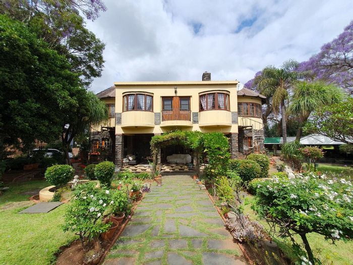 Historic Arcadia house for sale with gourmet kitchen, pool, and entertainment pavilion.