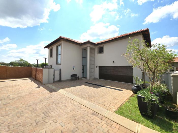 For Sale: House in Xanadu with solar power, amenities, and nature access.