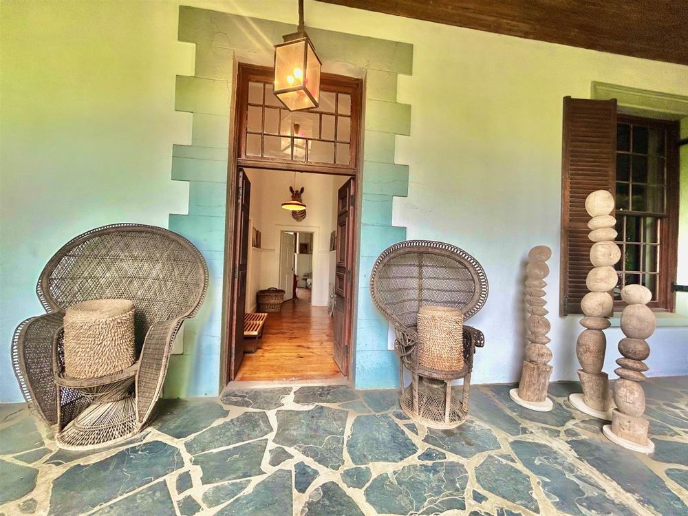 Entrance from large Stoep to house