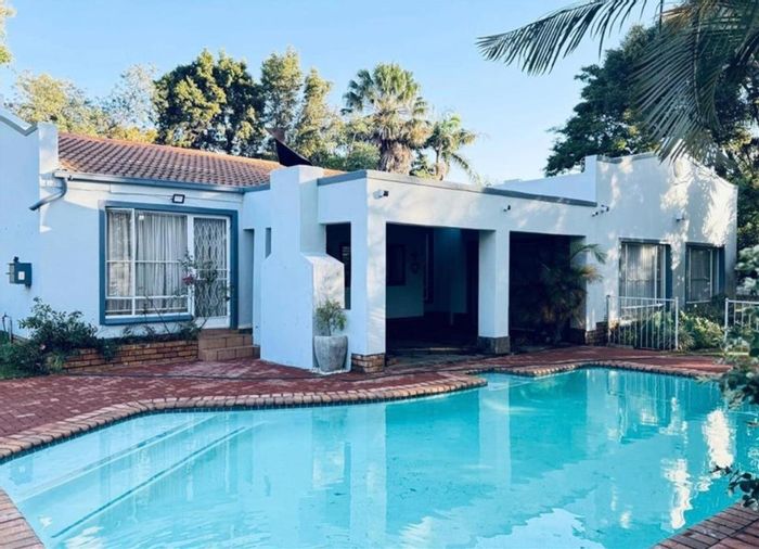 For Sale: 4-Bedroom House in Theresapark with Pool and Double Garage.