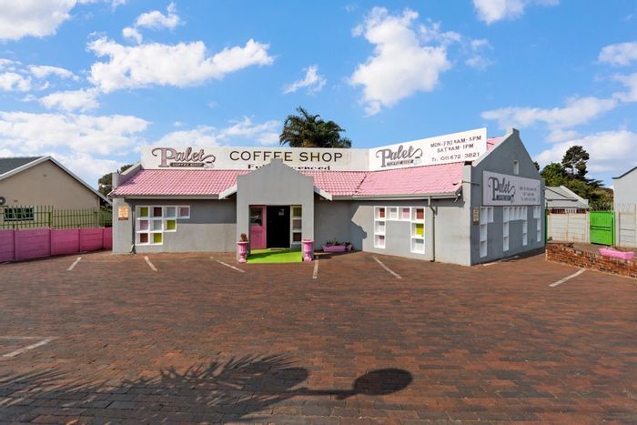 Florida Park Restaurant To Rent: Prime location, versatile layout, fully equipped kitchen.