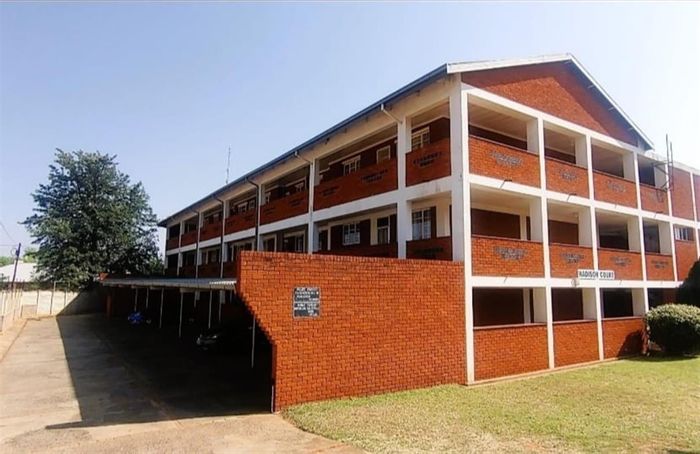 2-Bedroom Apartment For Sale in Hadison Park with Open-Plan Living and Security.