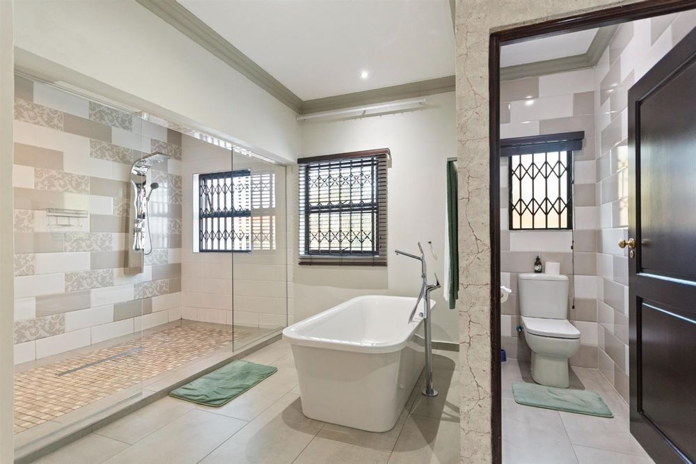 main bedroom en-suite