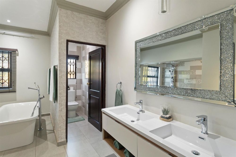 main bedroom en-suite