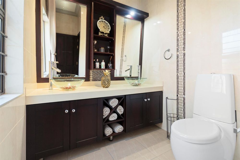 Entertainment area guest toilet