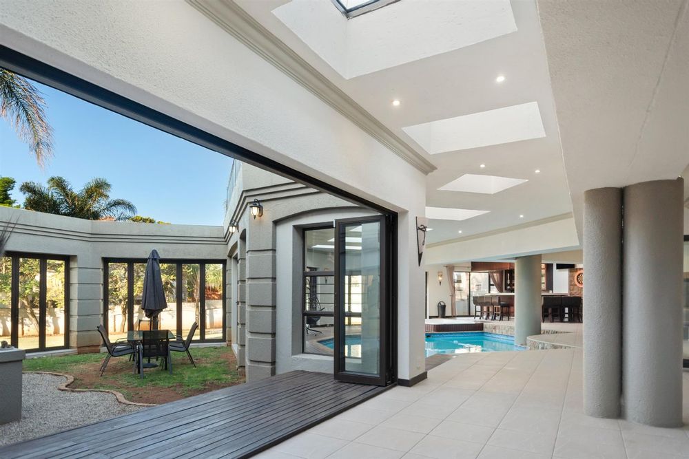 Outdoor/indoor patio