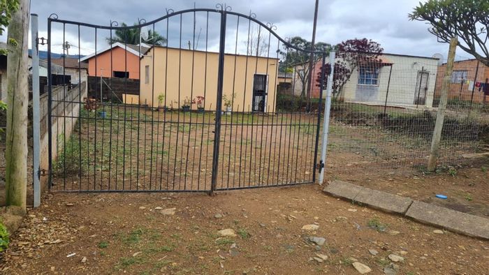 House For Sale in Cinderella Park: Spacious yard, business potential, close to amenities.