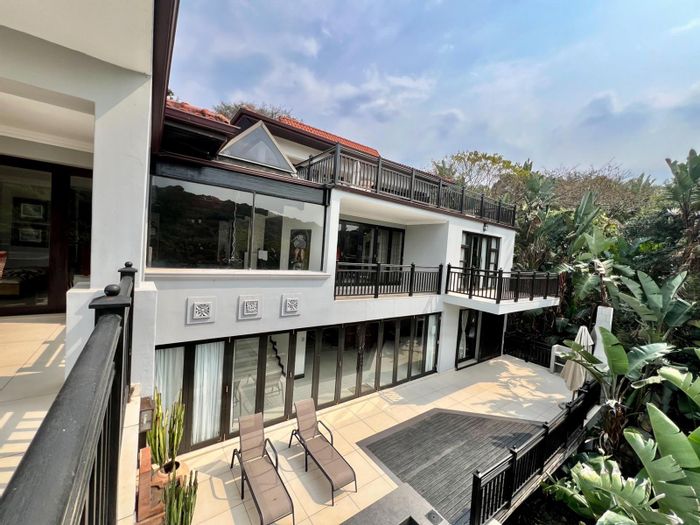 Zimbali House For Sale: 6 en-suite bedrooms, private pool, coastal access.