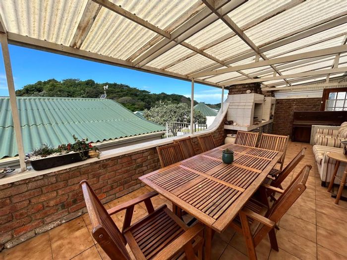 Coastal house for sale in Cintsa West with sea views and resort amenities.