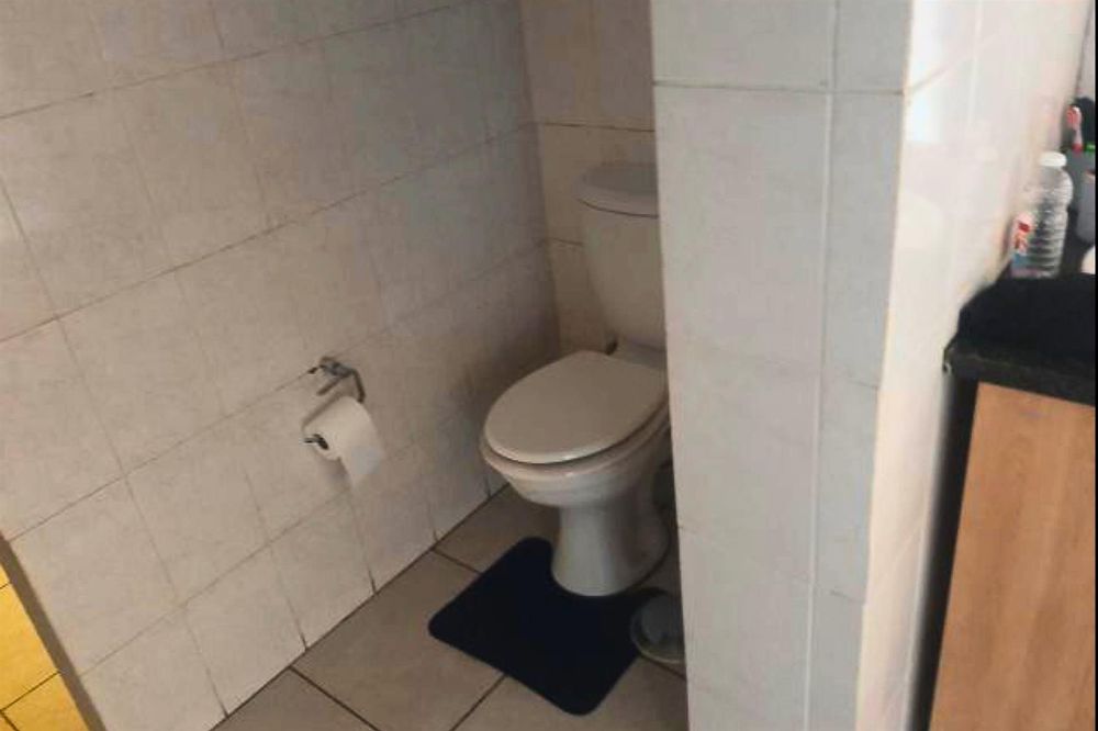 Main en-suite toilet