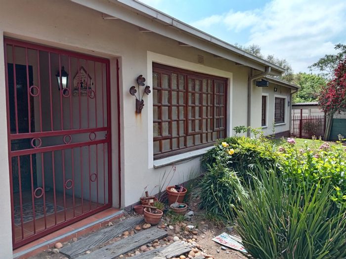 For Sale: Spacious 4-bedroom house in Bethal Central with entertainment area and flat.