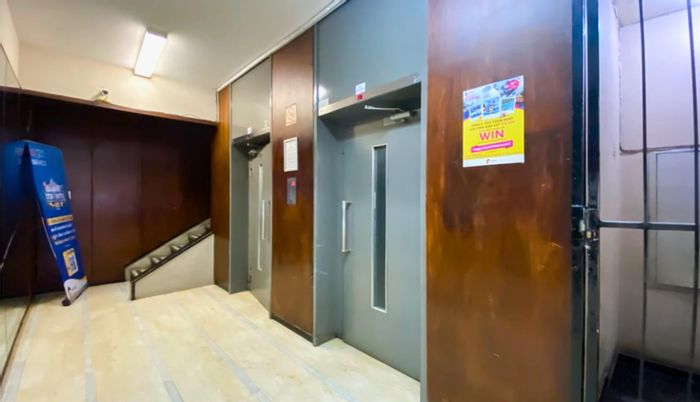 House for Sale in Johannesburg Central: 24-hour security, fast internet, ideal investment.