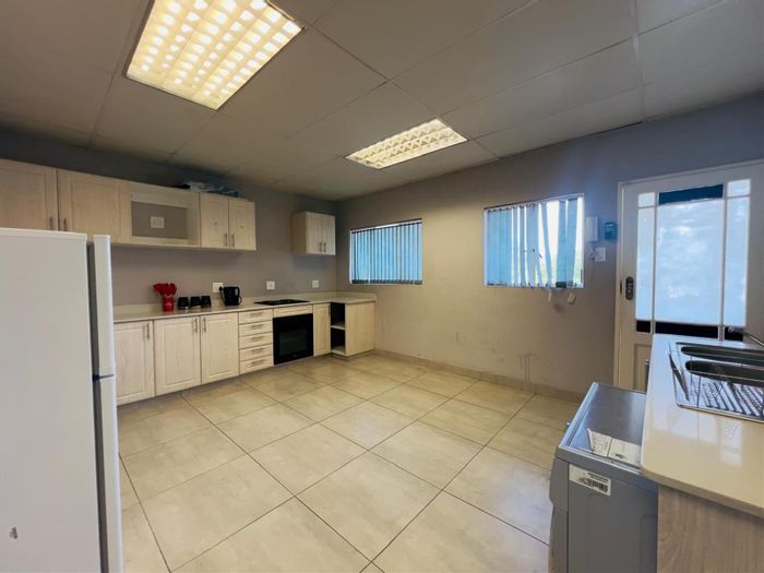 Chasedene Apartment For Sale: 2 Bedrooms, secure complex, near Liberty Mall amenities.