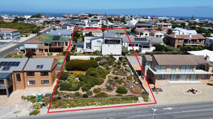 Yzerfontein Central House For Sale: 6 bedrooms, flatlet, splash pool, ocean views.