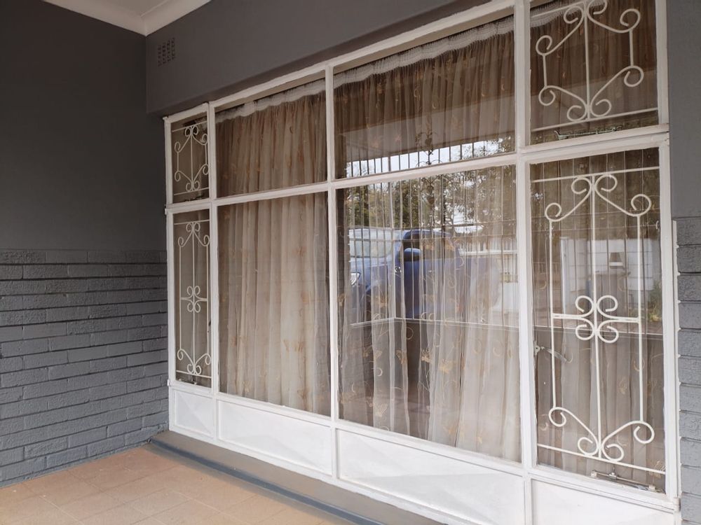 Front Entrance Sun Stoep