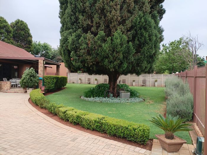 For Sale: House in Stilfontein Central with 3 bedrooms, braai area, and workshop.