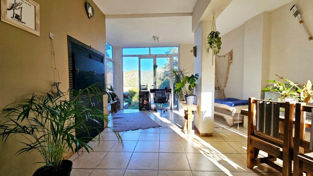 ENCLOSED PATIO/BRAAI ROOM