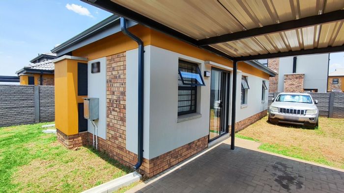 House for Sale in Albertsdal: 3 Bedrooms, secure estate, private yard, parking.