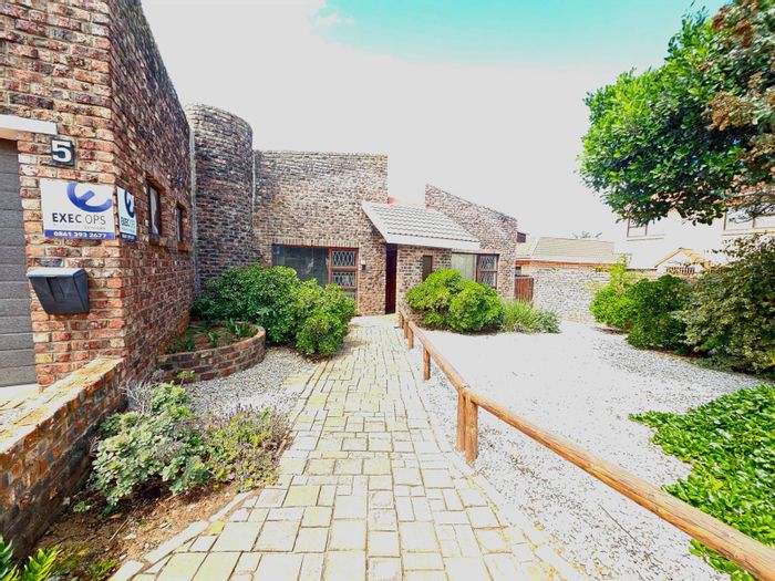 For Sale: House in Noorsekloof with patio, garden, and double garage.