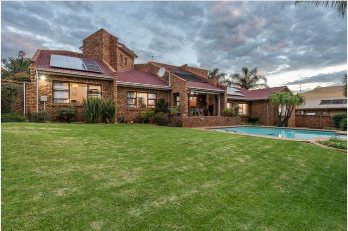 Meyersdal House For Sale: Spacious family home with pool, study, and solar features.