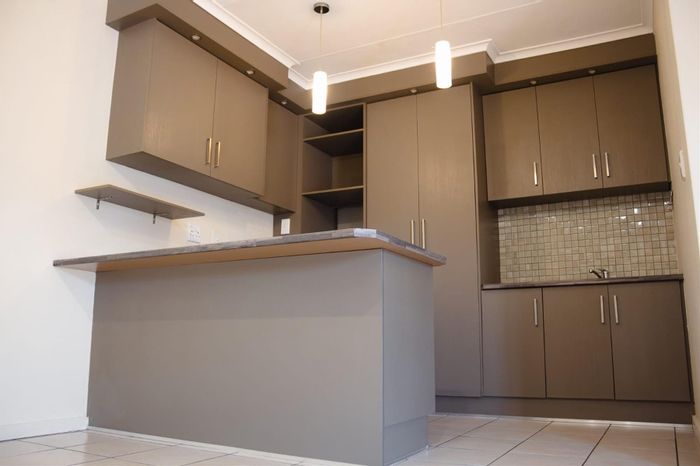 Del Judor House For Sale: 3 bedrooms, flatlet, inverter, close to amenities.