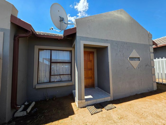 2-Bedroom House for Sale in Mandela View with fenced yard and carport.
