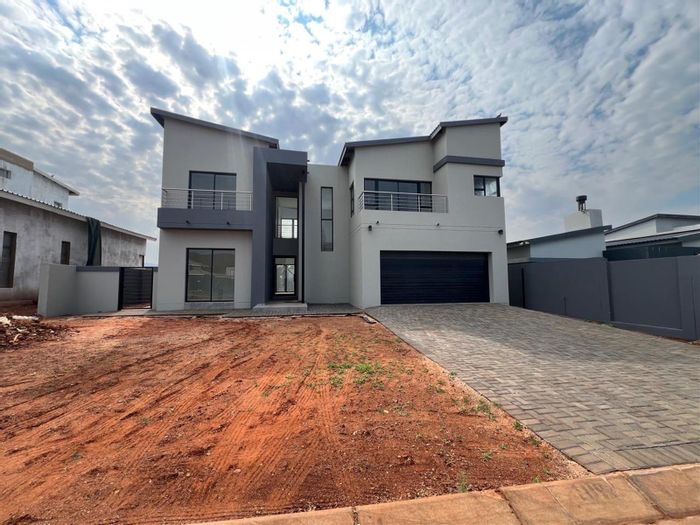 For Sale: Spacious 4-bedroom house in Melodie with pool, garage, and solar panels.