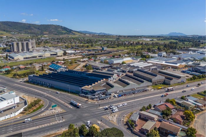 House to Rent in Dal Josafat with secure access and ample space.