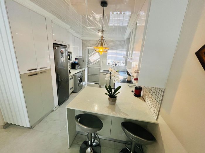 For Sale: 3-Bedroom Townhouse in Amandasig with security, garage, and braai area.