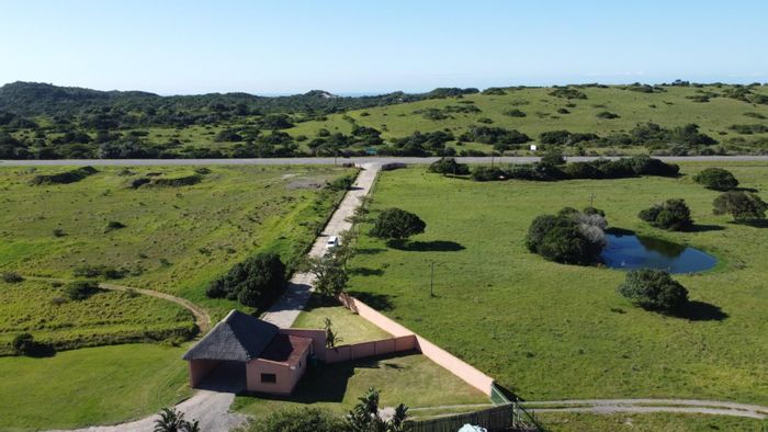 For Sale: Townhouse in Port Alfred Rural with 3 bedrooms, braai area, and communal borehole.